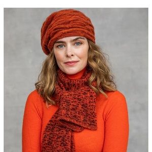 NWOT Lainey Keogh Cashmere Textured Hat